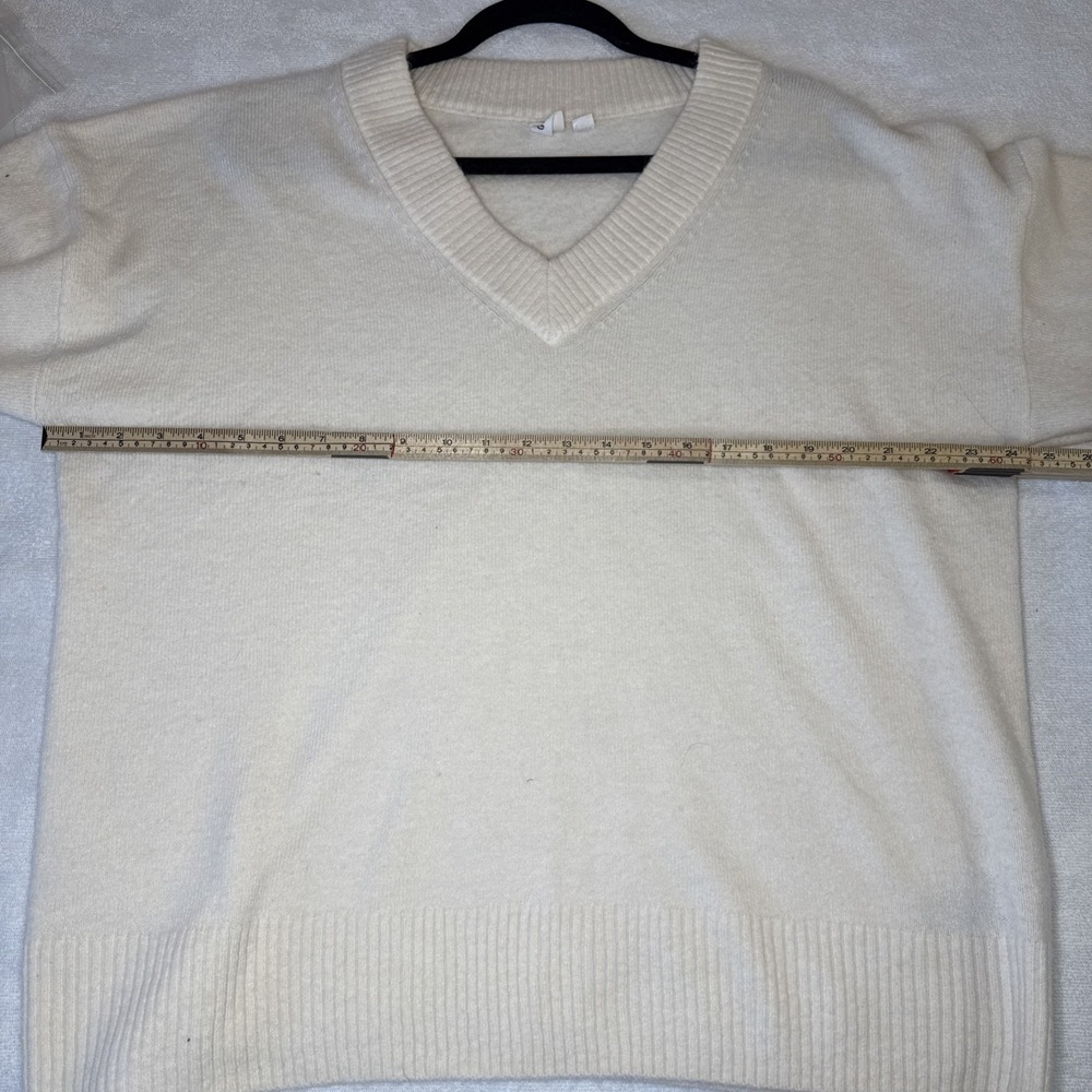 Gap Cream Ivory V-Neck Knit Sweater XL Oversized Soft Pullover Cozy Quiet Luxe - Picture 9 of 10